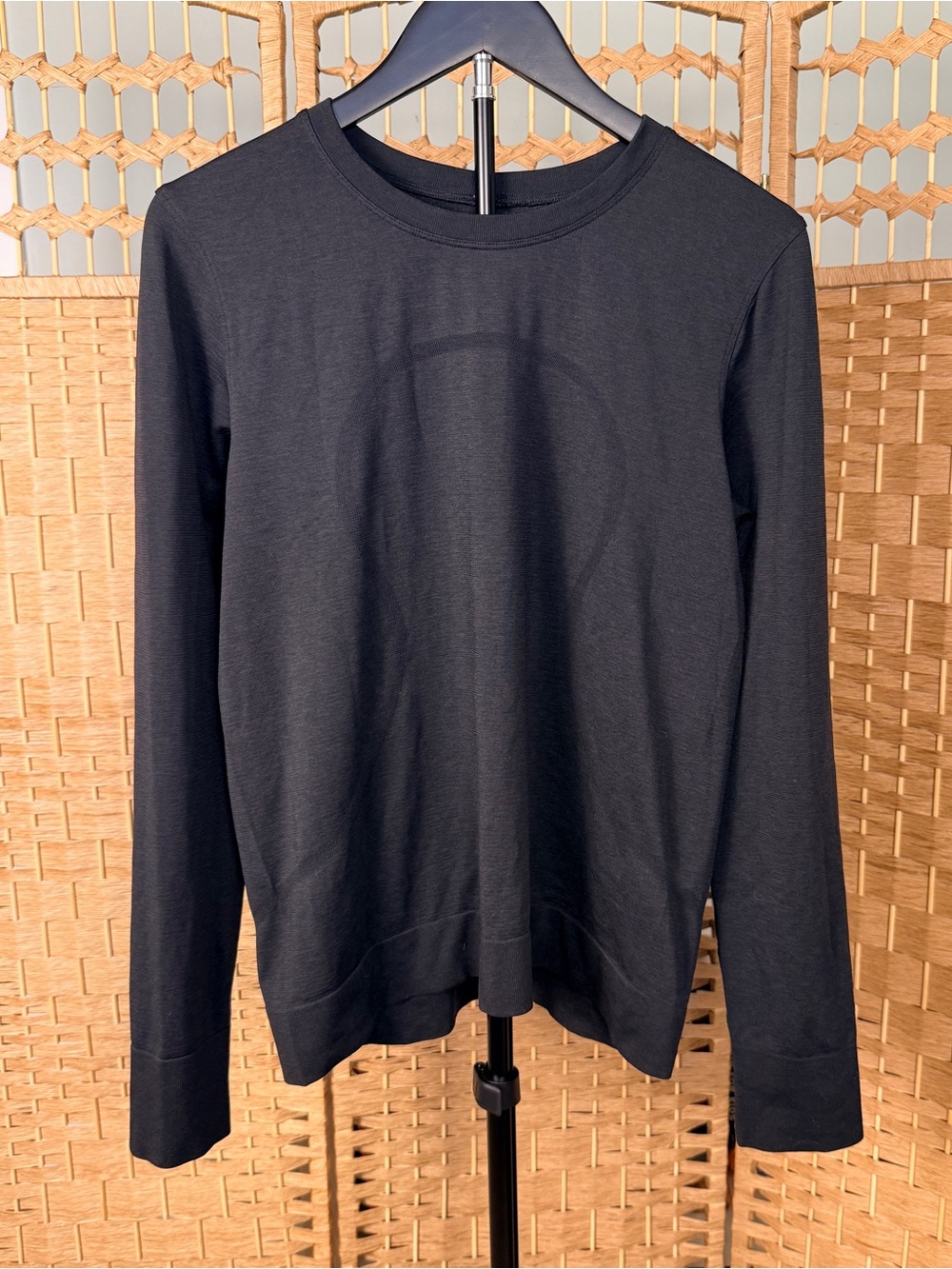 #119 Lululemon Swiftly Tech Long Sleeve Relaxed Fit Black Size 8